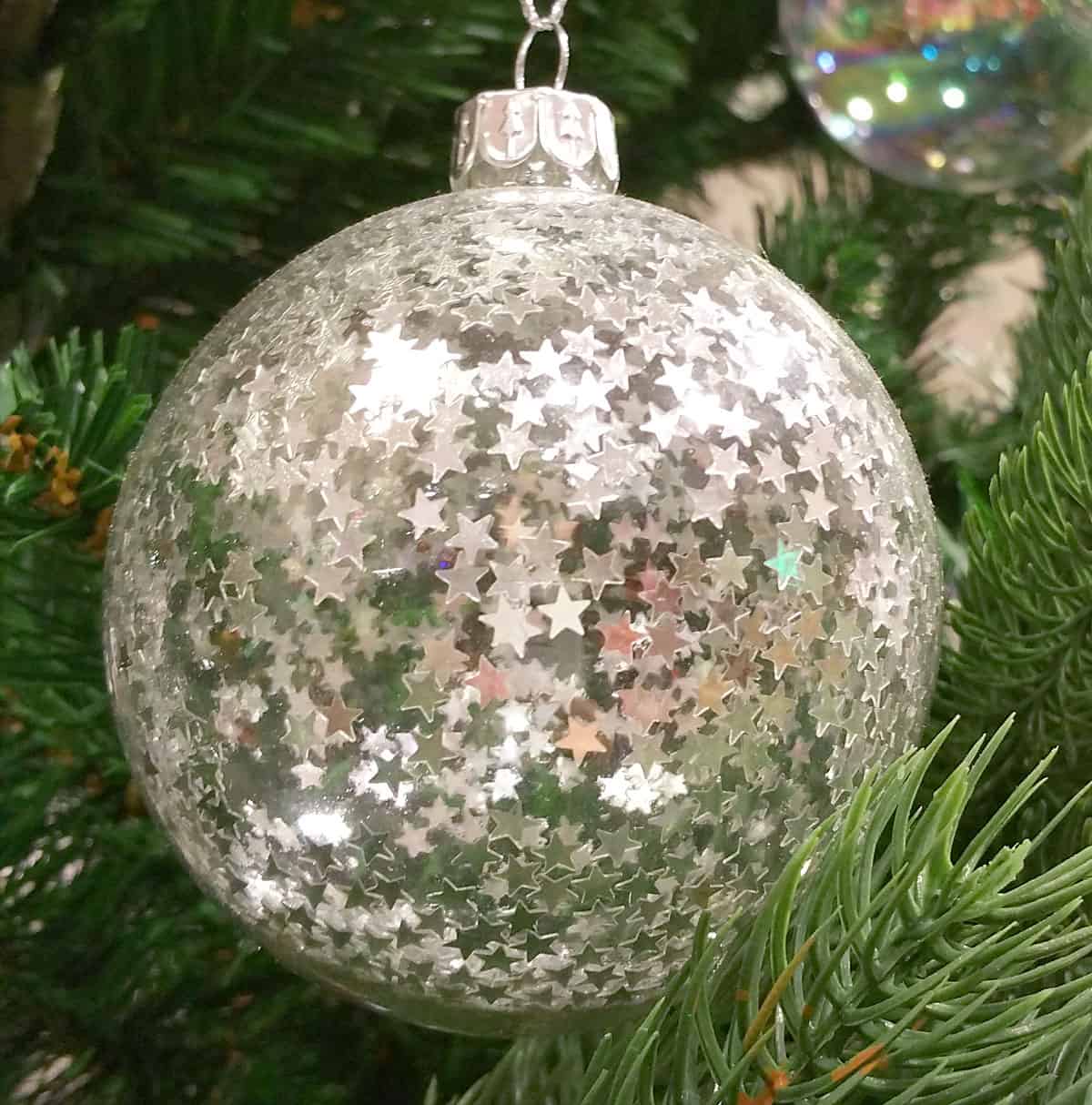 Große Christbaumkugel Weihnachtsschmuck Bauernsilber Kugel silber mit Sternen