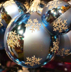 10 cm große Weihnachtskugeln wirken imposant & lassen den Christbaum in besonderem Glanz erstrahlen.